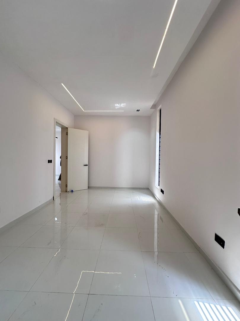 5 Bedroom detached duplex with Bq — photo 11 of 20