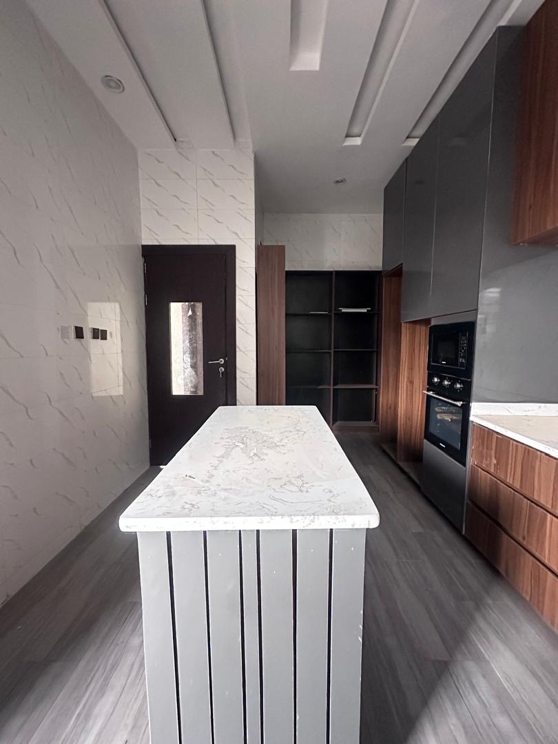 4-Bedroom Semi detached Modern Duplex — photo 4 of 15