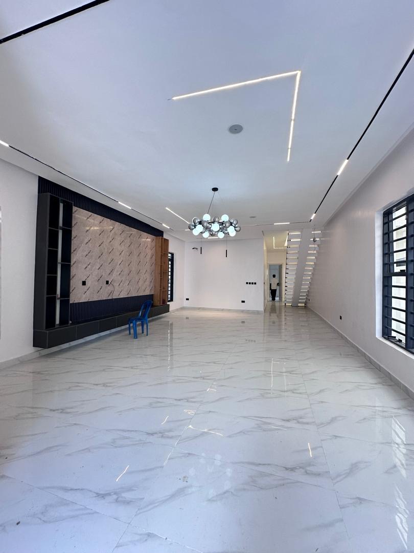 5 Bedroom detached duplex with Bq — photo 2 of 20