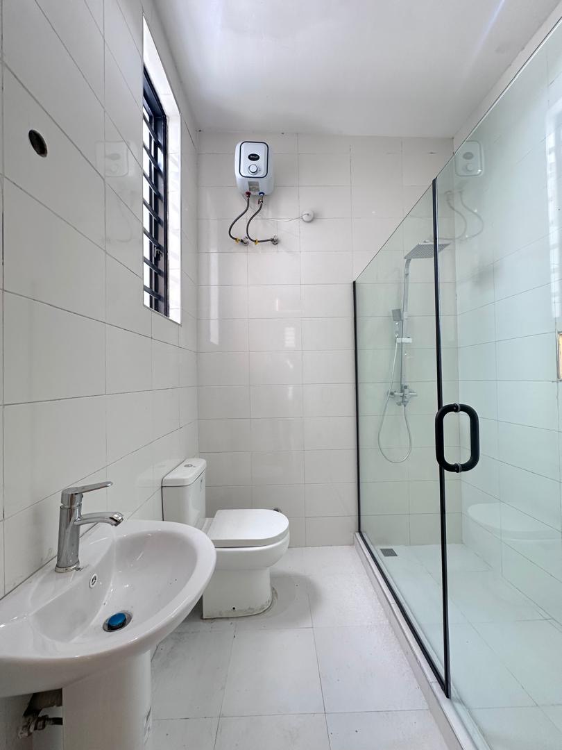 5 Bedroom detached duplex with Bq — photo 9 of 20