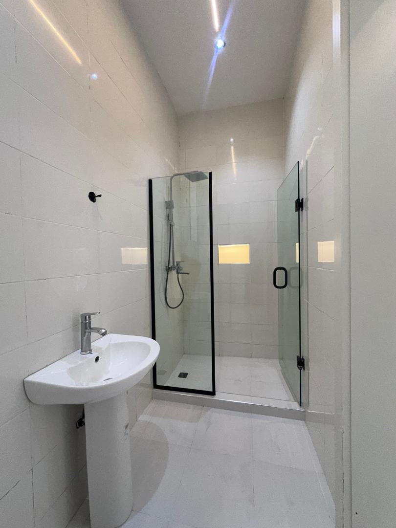 5 Bedroom detached duplex with Bq — photo 10 of 20